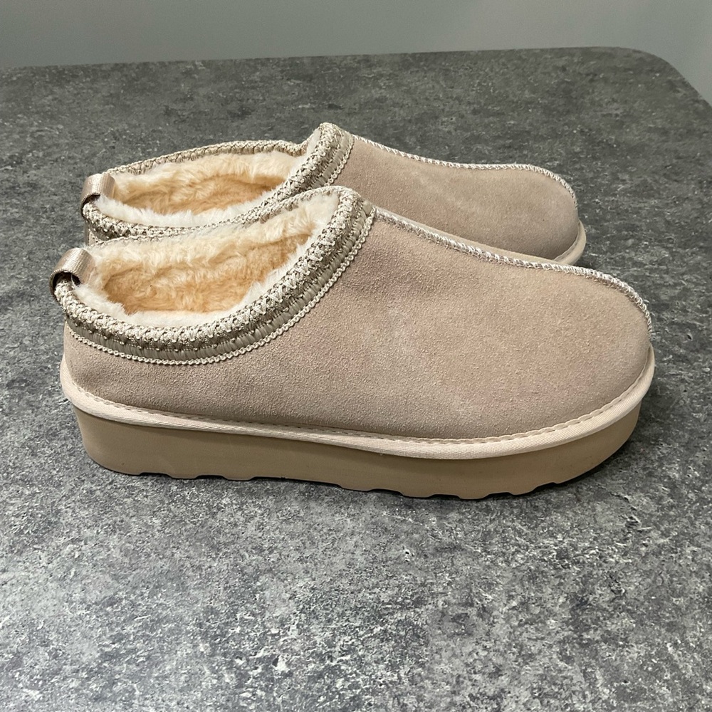 Source Unknown Beige Mules With Fur Lining - image 1